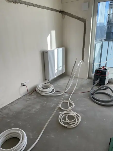 Przygotówka pod klimatyzację – instalacja poprowadzona w bruździe – realizacja 143