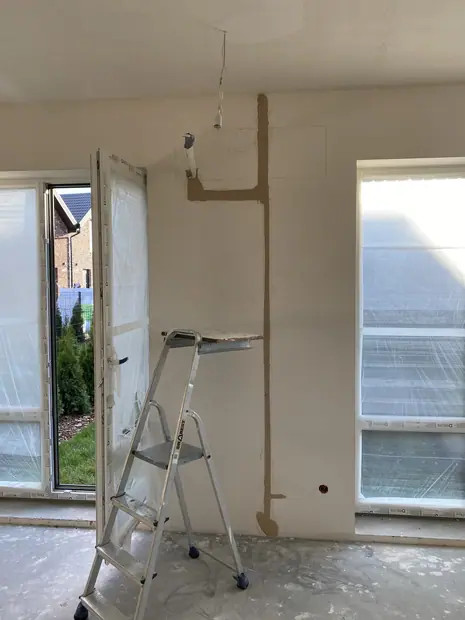 Przygotówka pod klimatyzację – instalacja poprowadzona w bruździe – realizacja 146