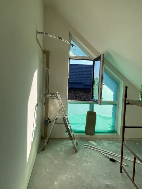 Przygotówka pod klimatyzację – instalacja poprowadzona w bruździe – realizacja 149