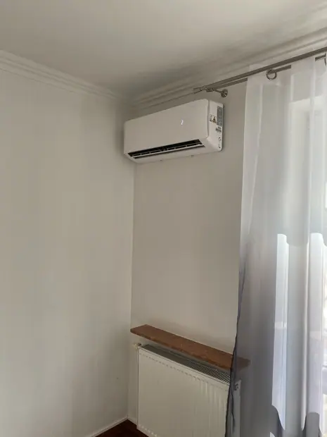 Jednostka wewnętrzna klimatyzacji zamontowana w pomieszczeniu – realizacja 37