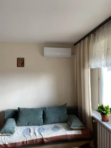 Jednostka wewnętrzna klimatyzacji zamontowana w pomieszczeniu – realizacja 107